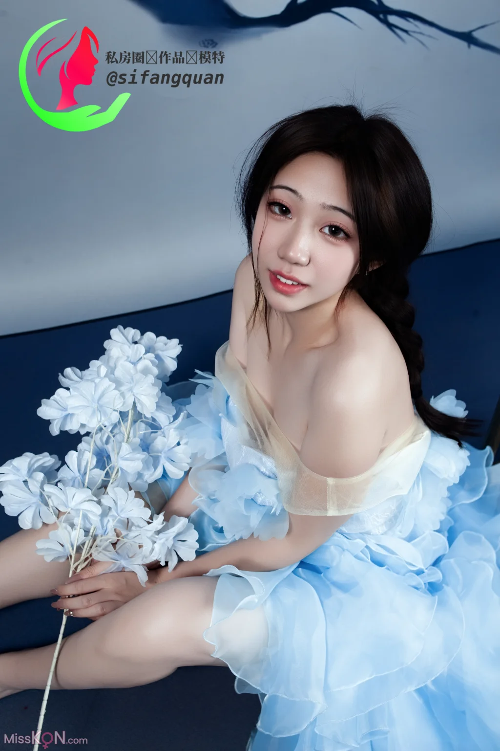 [Private Photoshoot] 大一学妹公主裙与青花瓷 全尺度私拍