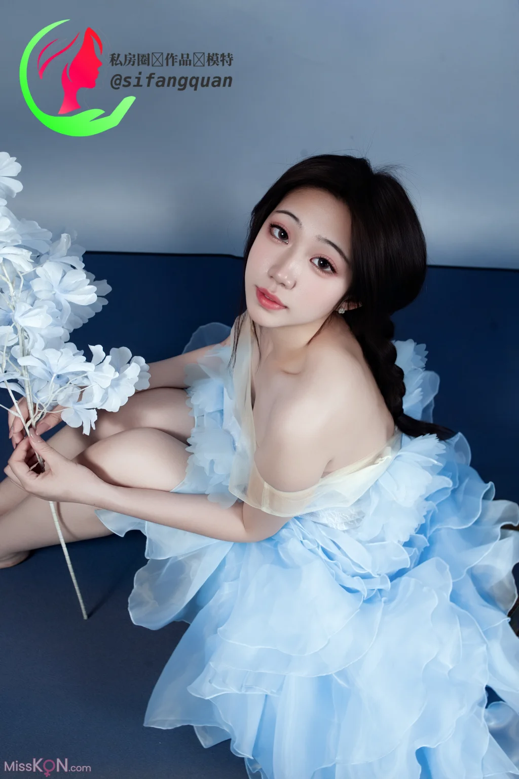 [Private Photoshoot] 大一学妹公主裙与青花瓷 全尺度私拍