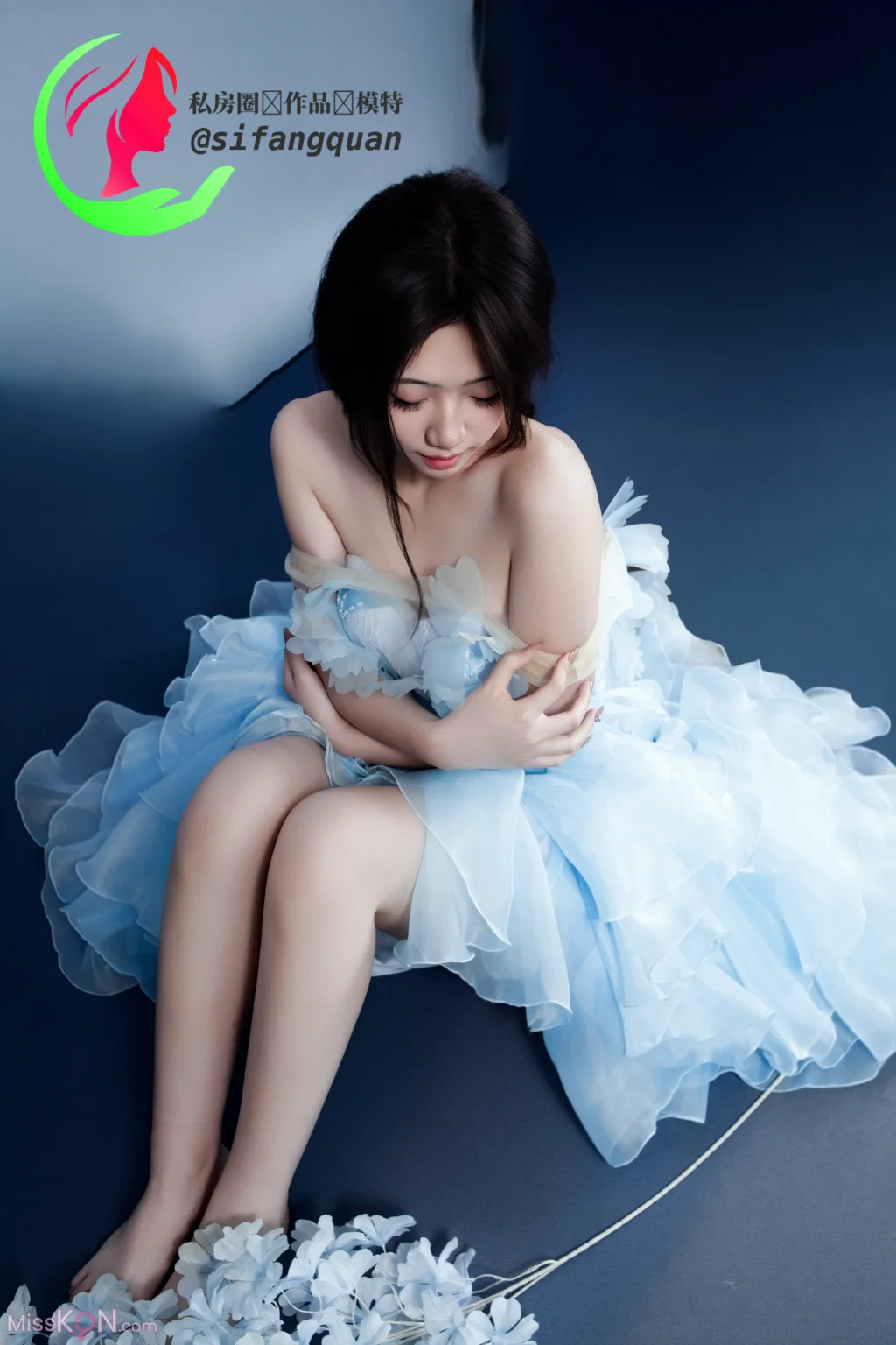 [Private Photoshoot] 大一学妹公主裙与青花瓷 全尺度私拍