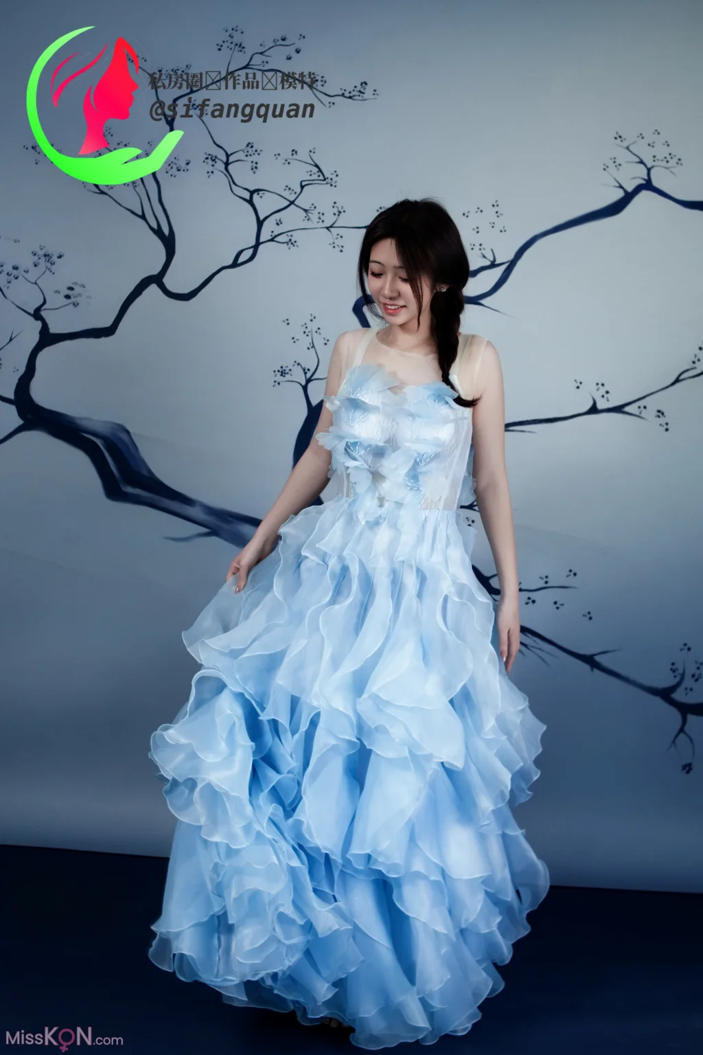 [Private Photoshoot] 大一学妹公主裙与青花瓷 全尺度私拍