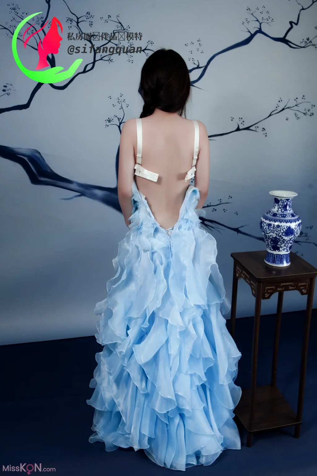 [Private Photoshoot] 大一学妹公主裙与青花瓷 全尺度私拍