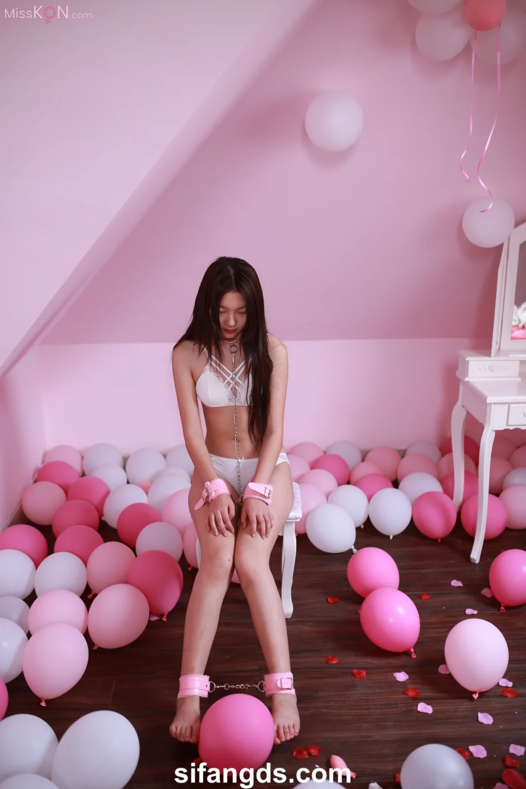 [Private Photoshoot] 小可爱_ 隔壁班的那个女孩 白嫩清纯校花 全尺度私拍