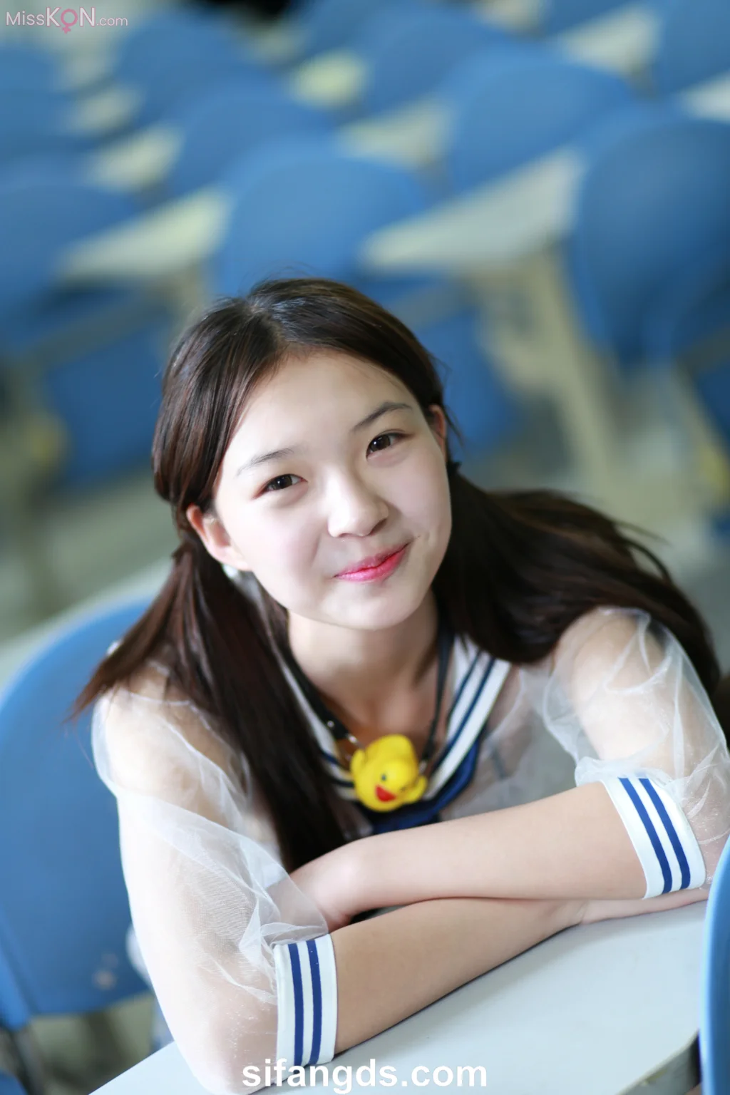 [Private Photoshoot] 小可爱_ 隔壁班的那个女孩 白嫩清纯校花 全尺度私拍