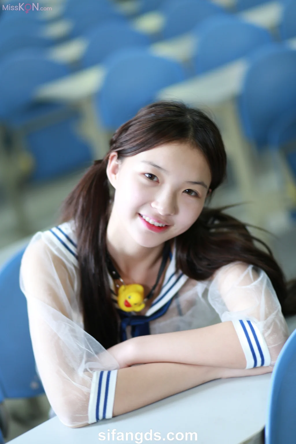 [Private Photoshoot] 小可爱_ 隔壁班的那个女孩 白嫩清纯校花 全尺度私拍