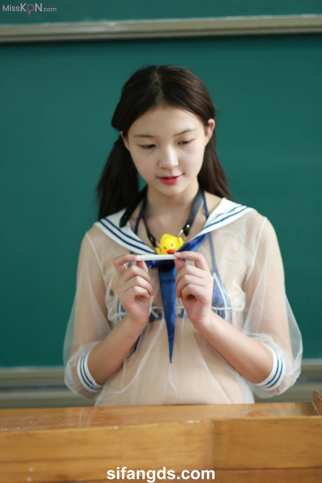 [Private Photoshoot] 小可爱_ 隔壁班的那个女孩 白嫩清纯校花 全尺度私拍