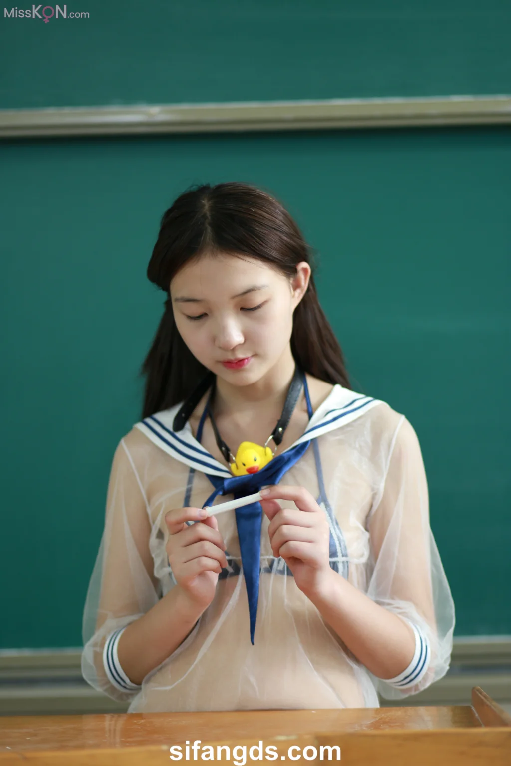 [Private Photoshoot] 小可爱_ 隔壁班的那个女孩 白嫩清纯校花 全尺度私拍