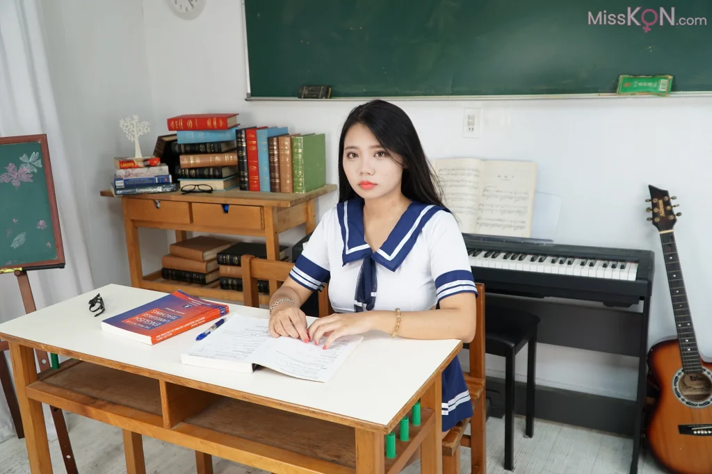 [Private Photoshoot] 熙熙_ 丰满御姐 JK全尺度私拍