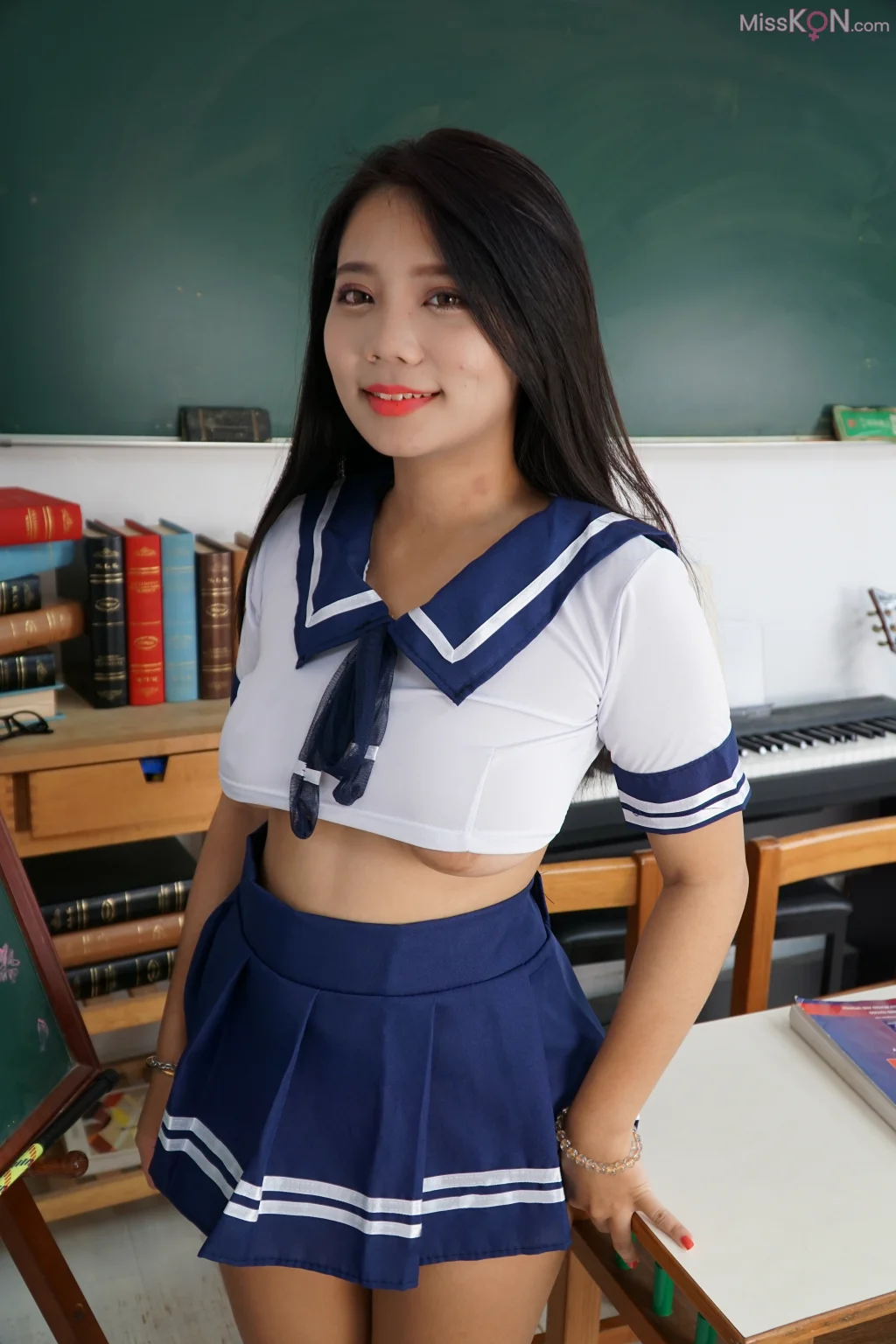 [Private Photoshoot] 熙熙_ 丰满御姐 JK全尺度私拍