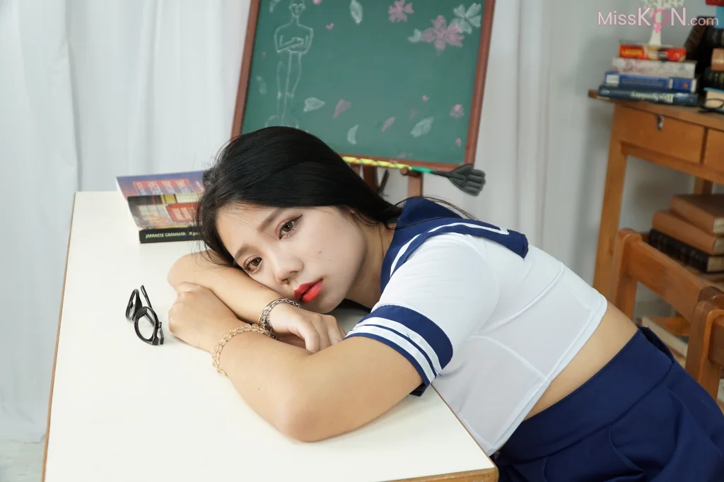 [Private Photoshoot] 熙熙_ 丰满御姐 JK全尺度私拍