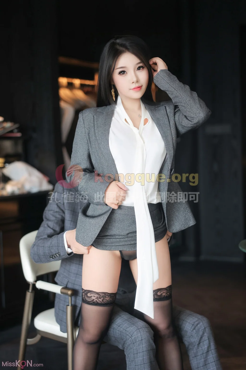 [XR Uncensored] 麦田_ R18 秀人网模特 OL职业装