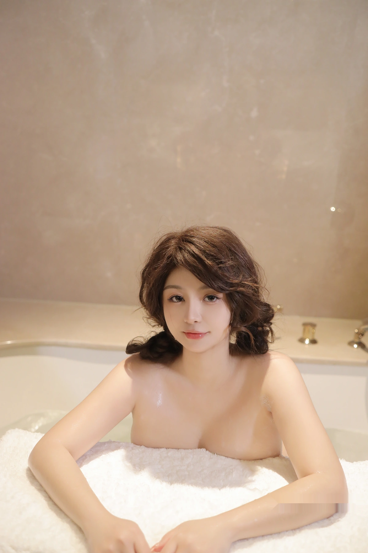 沈思怡 – 大尺度温泉篇