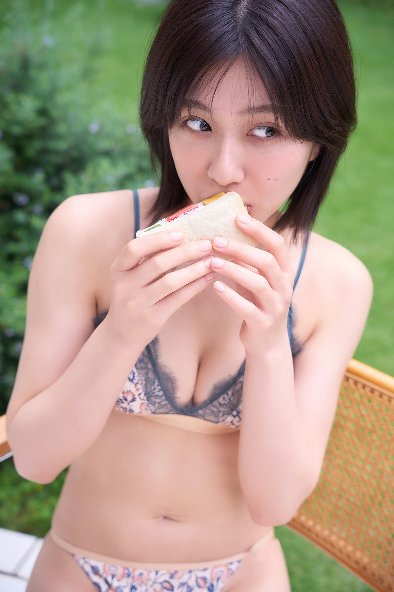 Maria Shimizu 清水麻璃亜, 写真集 「まりあさん、見せすぎです！」 Set.01