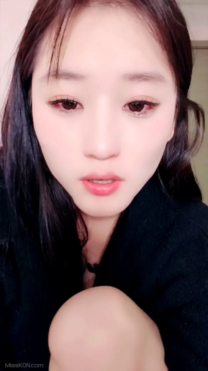只只吖_ 清纯白嫩美乳甜妹 一字马相当迷人