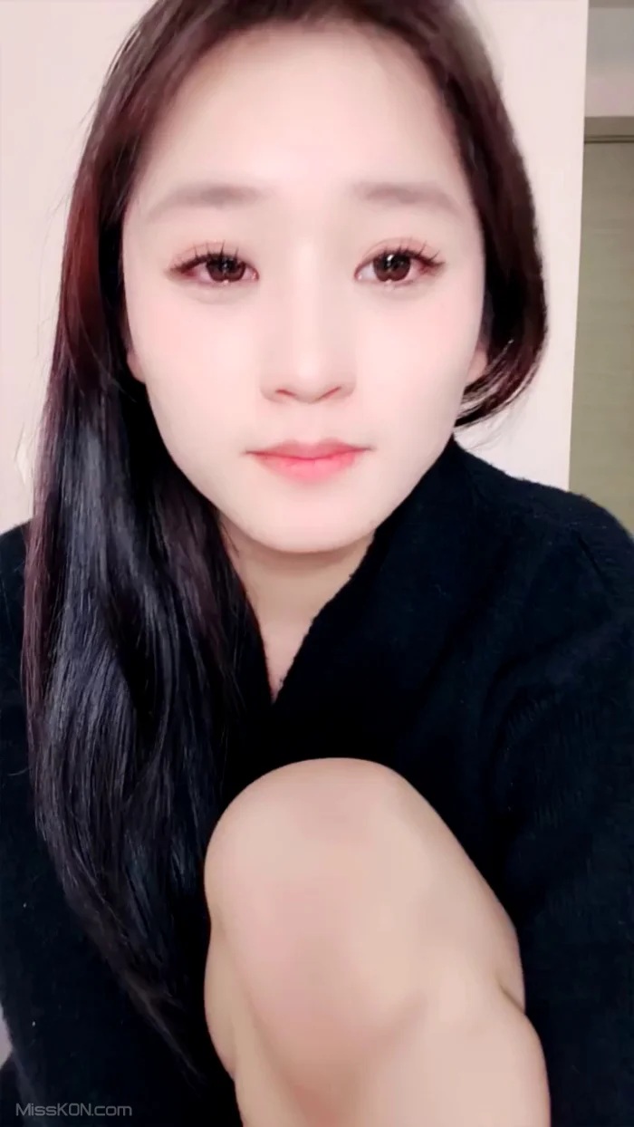 只只吖_ 清纯白嫩美乳甜妹 一字马相当迷人