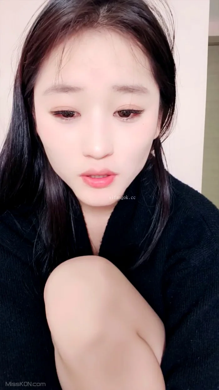 只只吖_ 清纯白嫩美乳甜妹 一字马相当迷人
