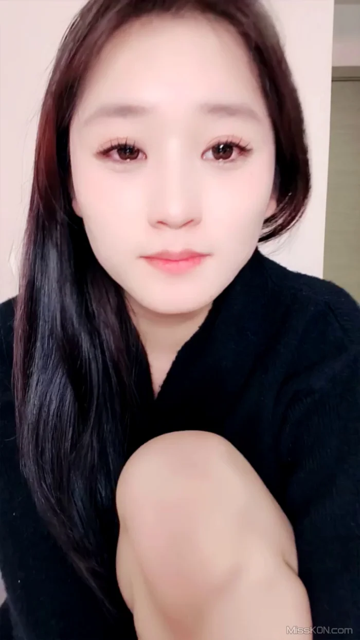 只只吖_ 清纯美乳甜妹 一字马相当迷人