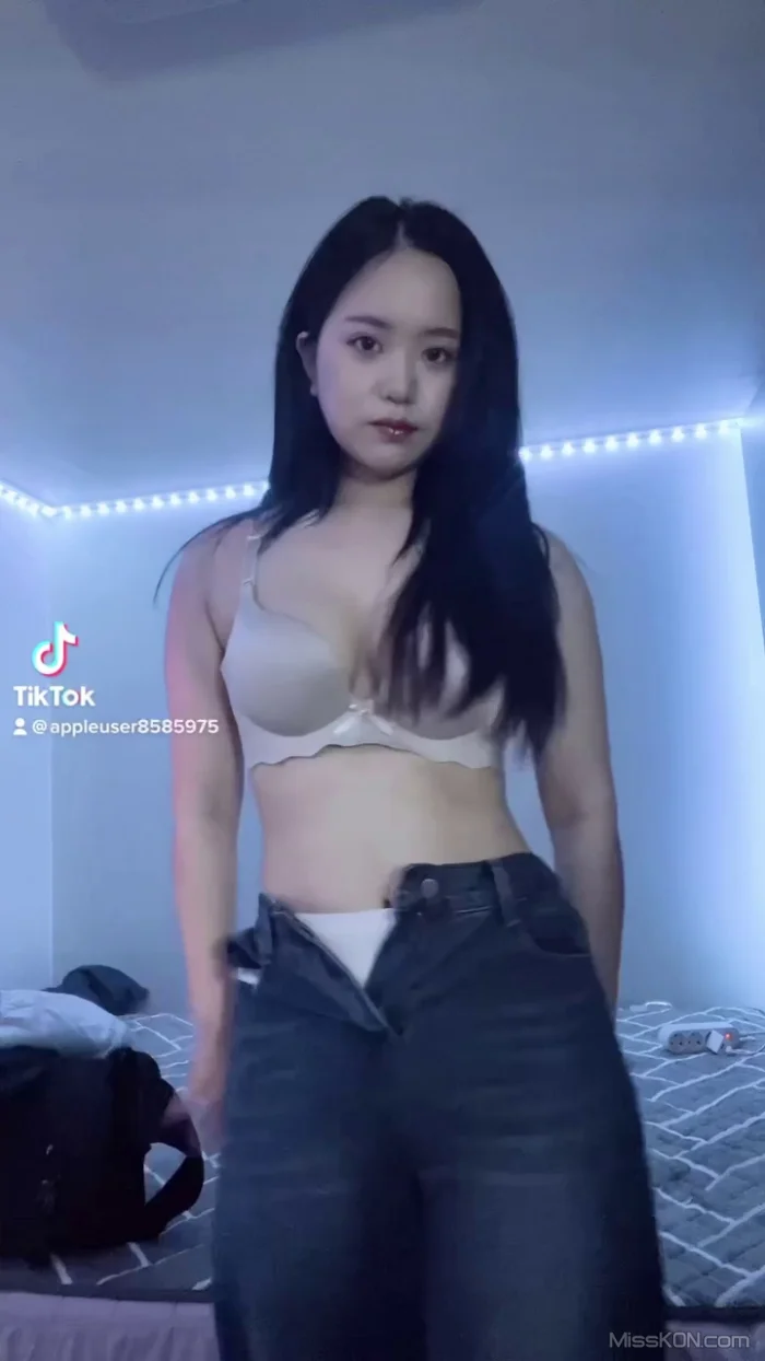 啵啵姐_ 反差女神阿黑颜重金私拍福利