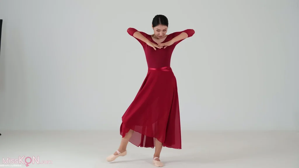 御姐舞蹈老师_ 高抬腿多毛美穴4K超清 贵妇气质拉满