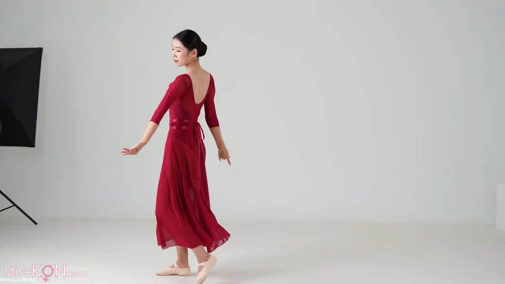 御姐舞蹈老师_ 高抬腿多毛美穴4K超清 贵妇气质拉满