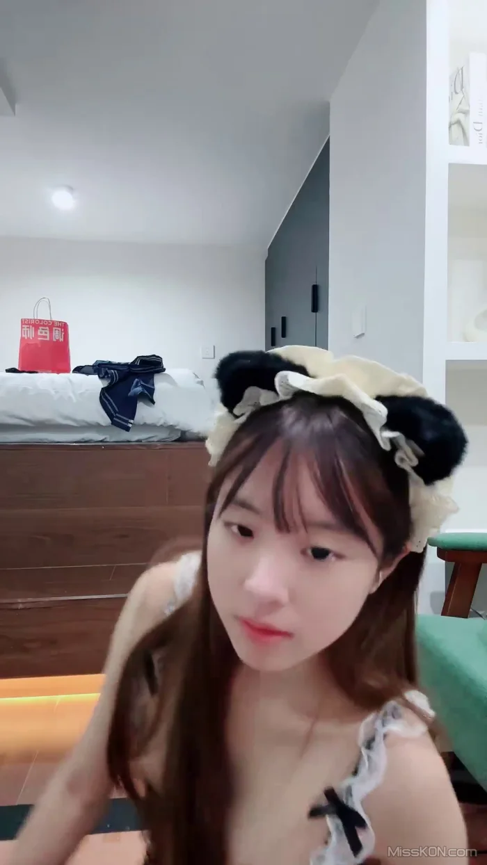 柚子_ 稚嫩甜美校花