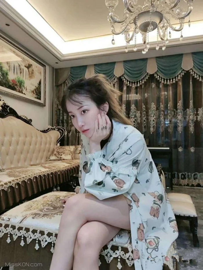 禧阿妹_ 极品御姐私拍泄密 露脸高颜气质女神 表里不一极度反差