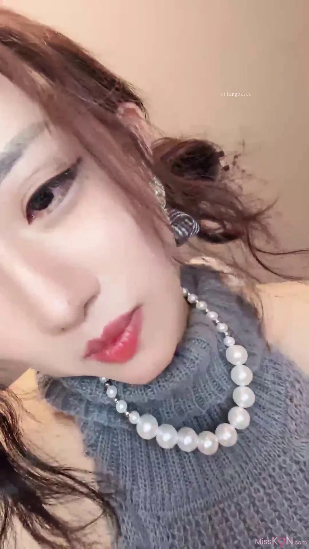 鹿思_ 非常敬业的女主播 姨妈走了就来直播啦