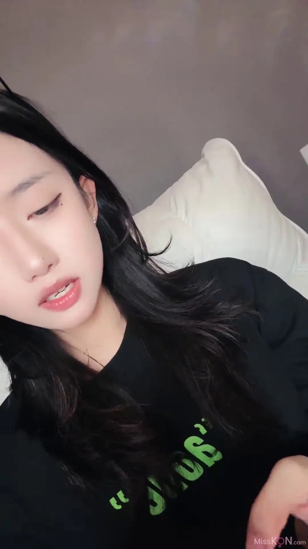 鹿思_ 非常敬业的女主播 姨妈走了就来直播啦