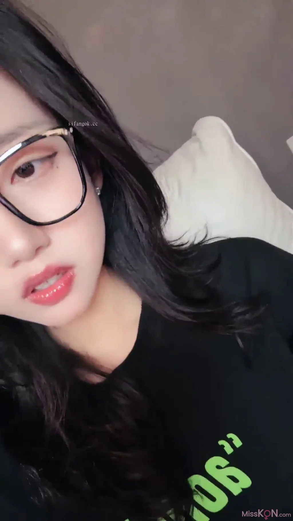 鹿思_ 非常敬业的女主播 姨妈走了就来直播啦