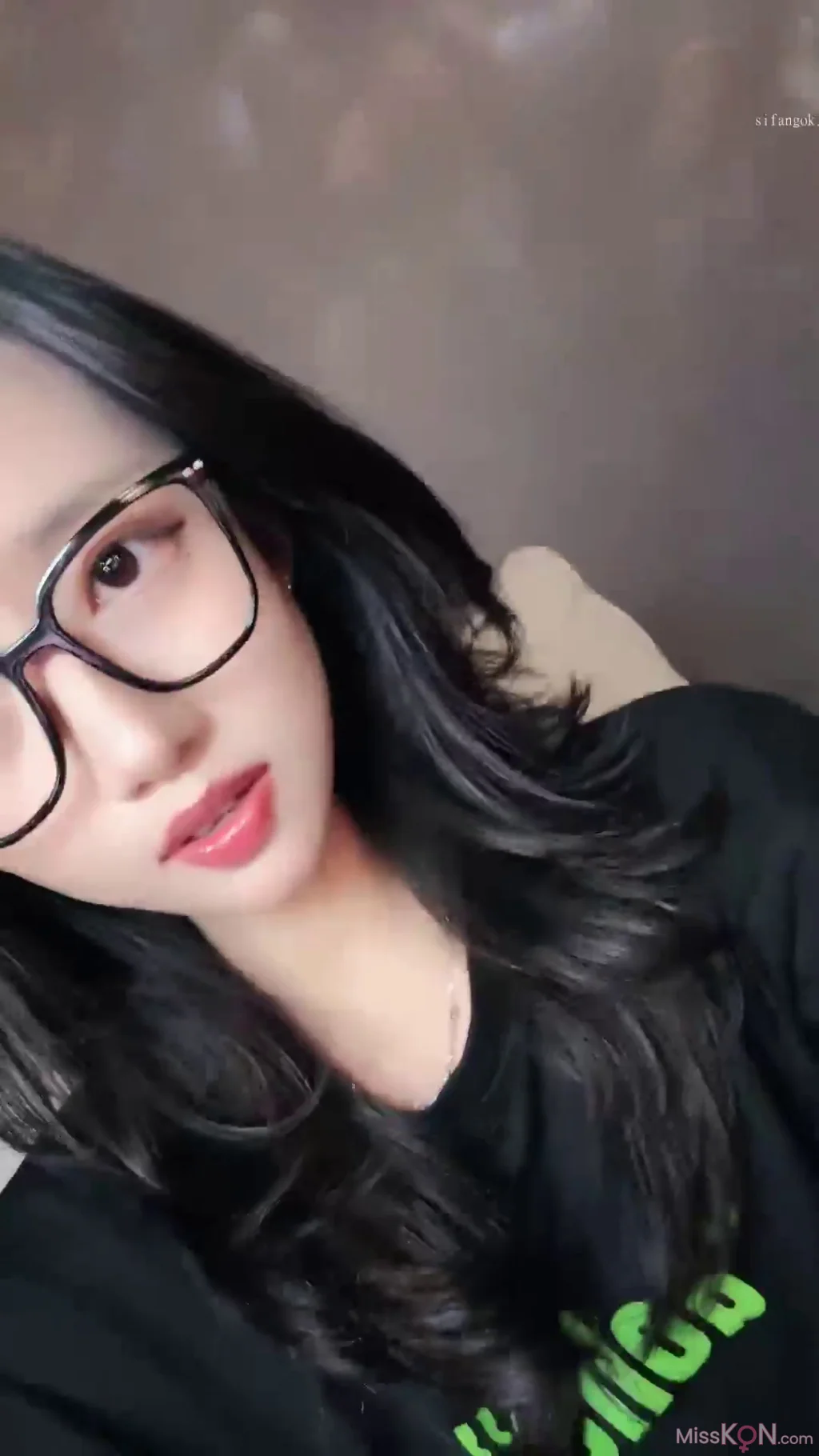 鹿思_ 非常敬业的女主播 姨妈走了就来直播啦