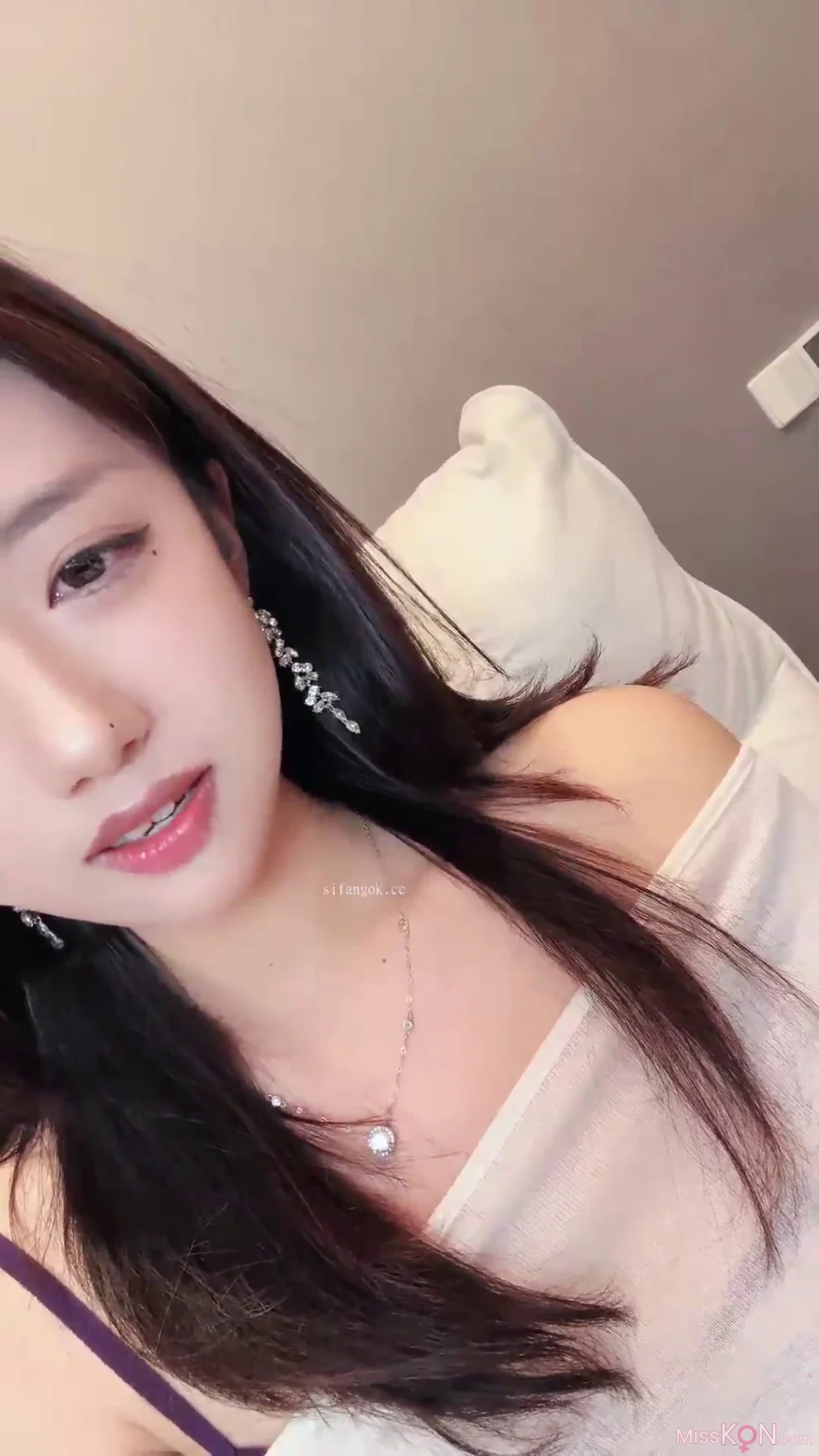 鹿思_ 非常敬业的女主播 姨妈走了就来直播啦