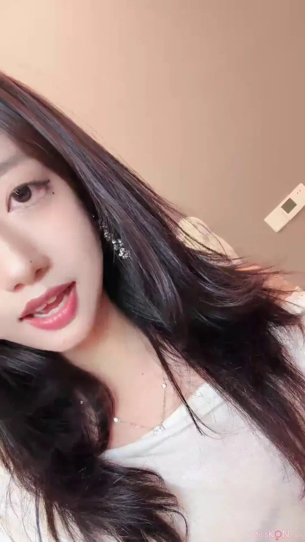 鹿思_ 非常敬业的女主播 姨妈走了就来直播啦