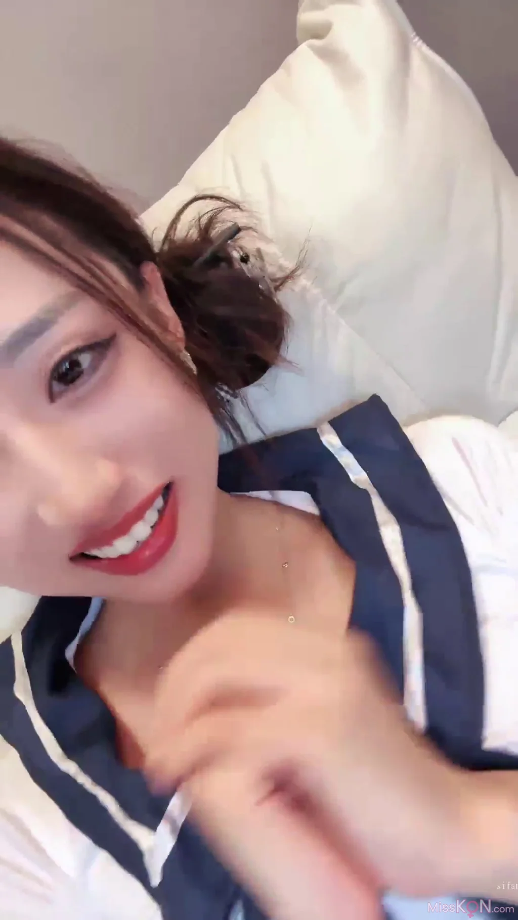 鹿思_ 非常敬业的女主播 姨妈走了就来直播啦