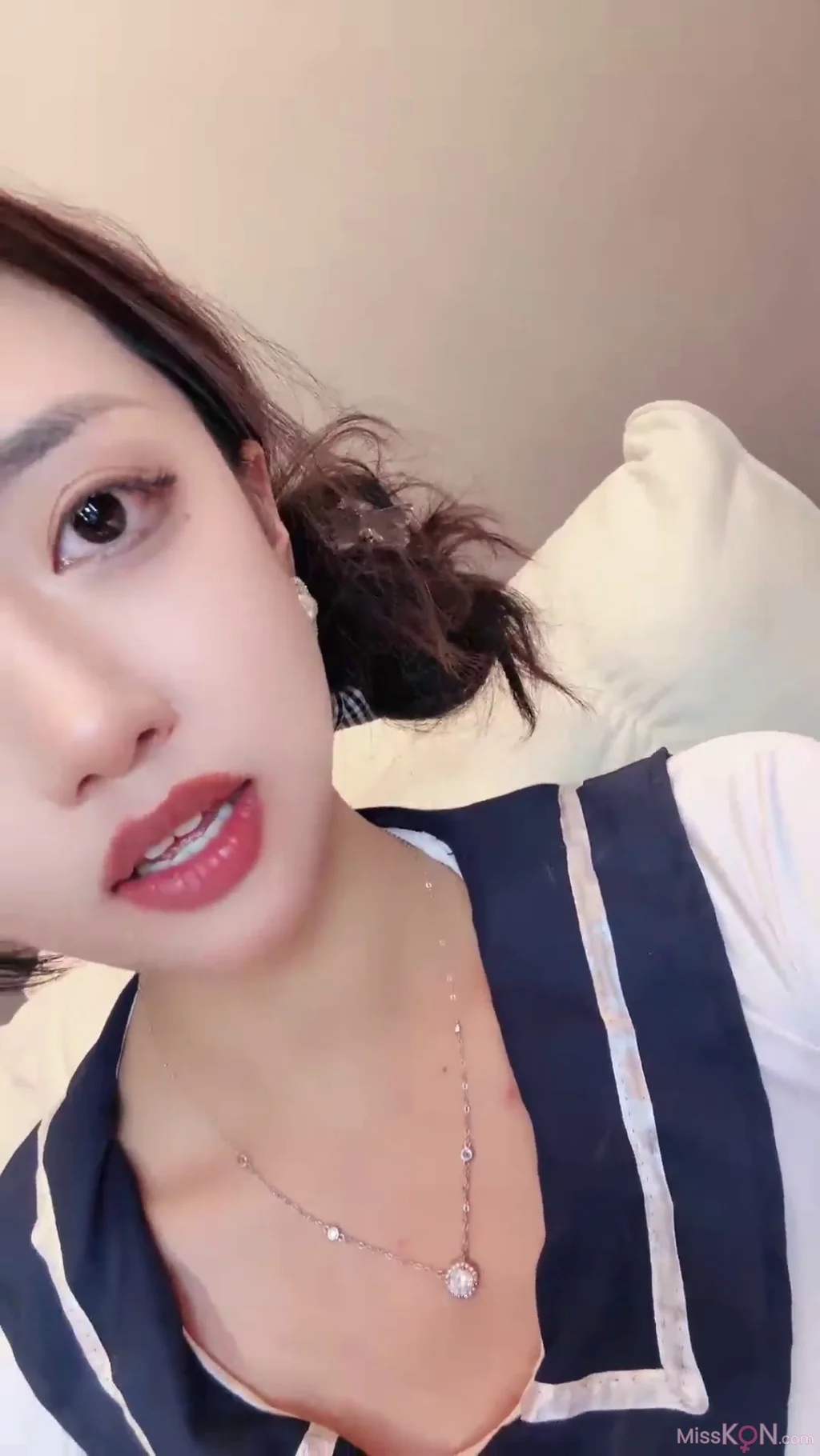 鹿思_ 非常敬业的女主播 姨妈走了就来直播啦