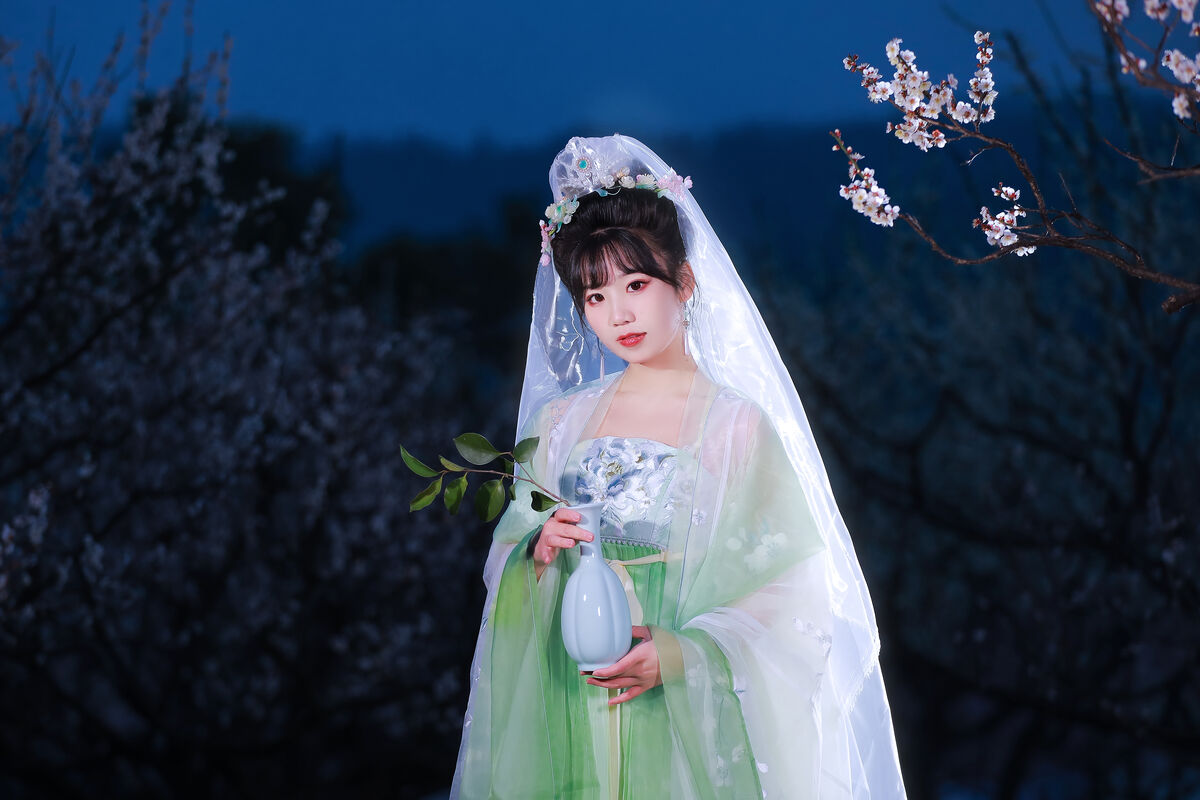 YiTuYu艺图语 Vol.8718 Zhou Zhou AY