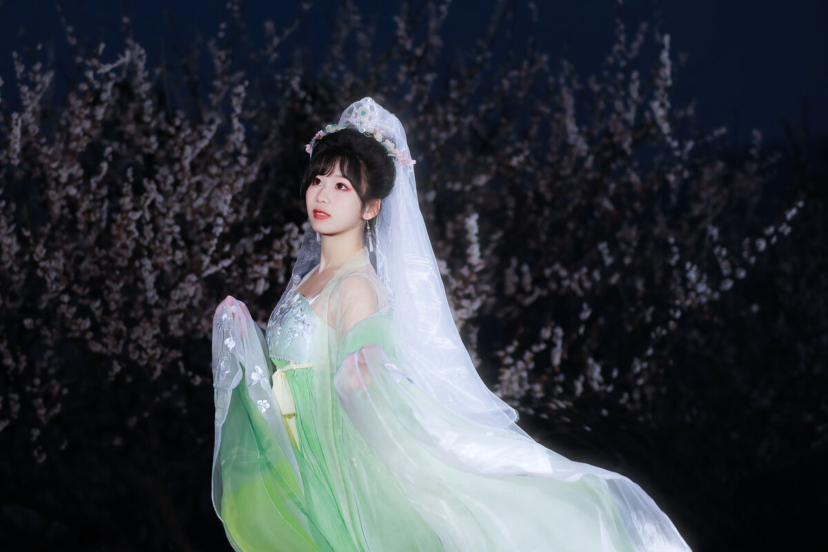 YiTuYu艺图语 Vol.8718 Zhou Zhou AY