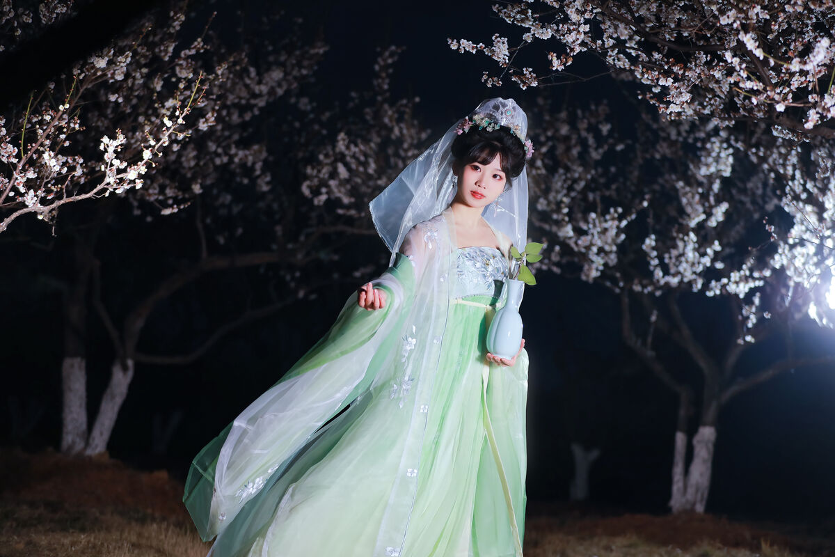 YiTuYu艺图语 Vol.8718 Zhou Zhou AY