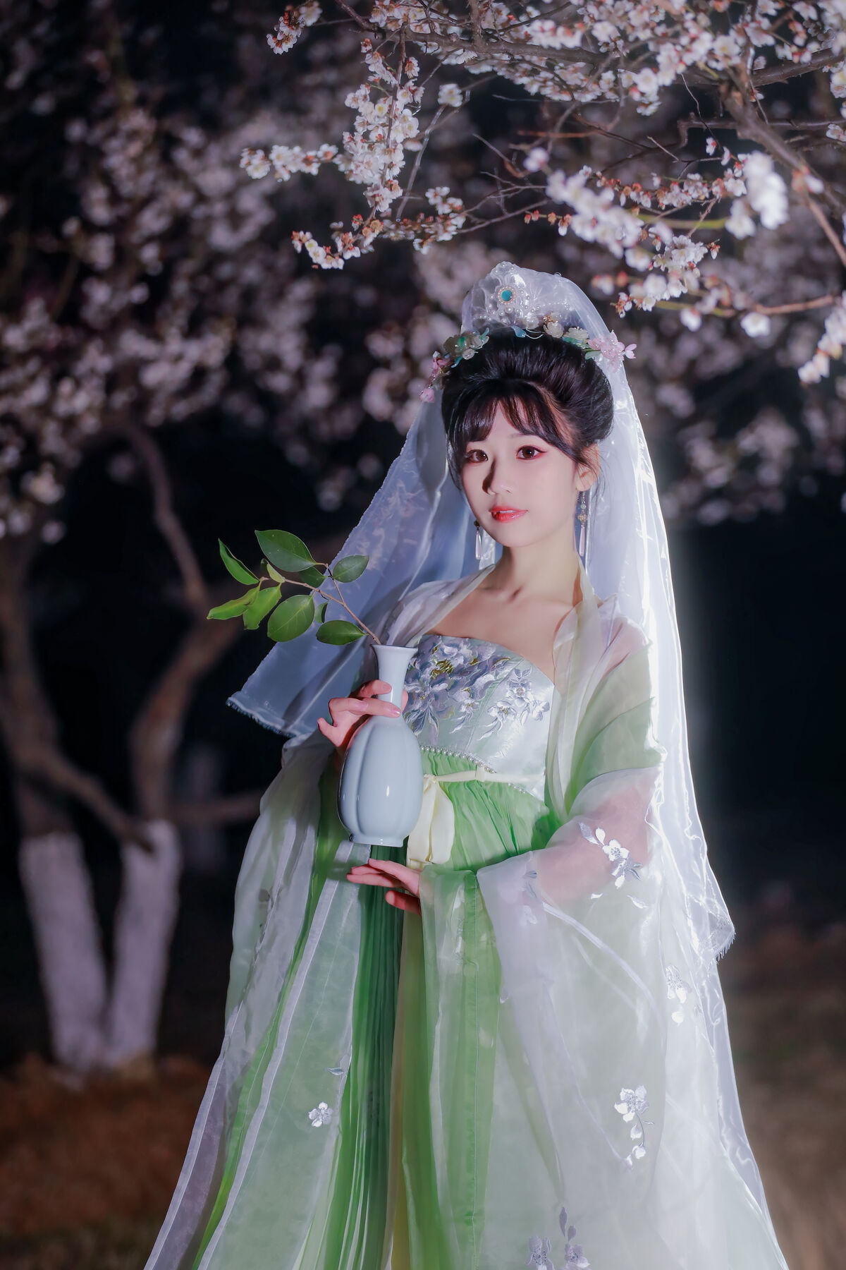 YiTuYu艺图语 Vol.8718 Zhou Zhou AY