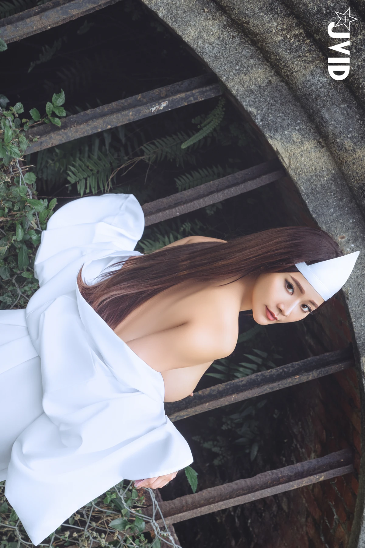 JVID Lele 樂樂 – E奶上空無遮【痴女幽霊△鬼姬杯】來去鄉下住一晚，出差沒想到卻…撞鬼了。 Set.01