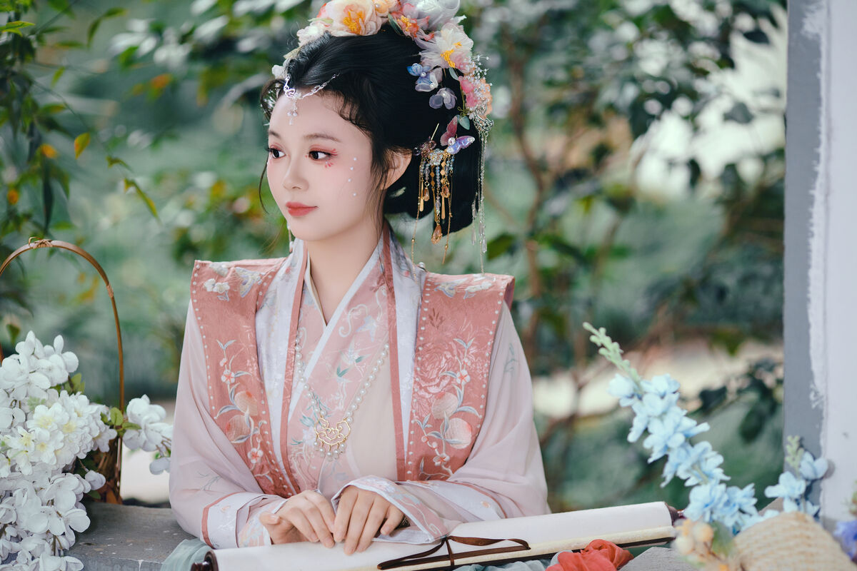 YiTuYu艺图语 Vol.8761 Jiao Tang Ma Qi Duo