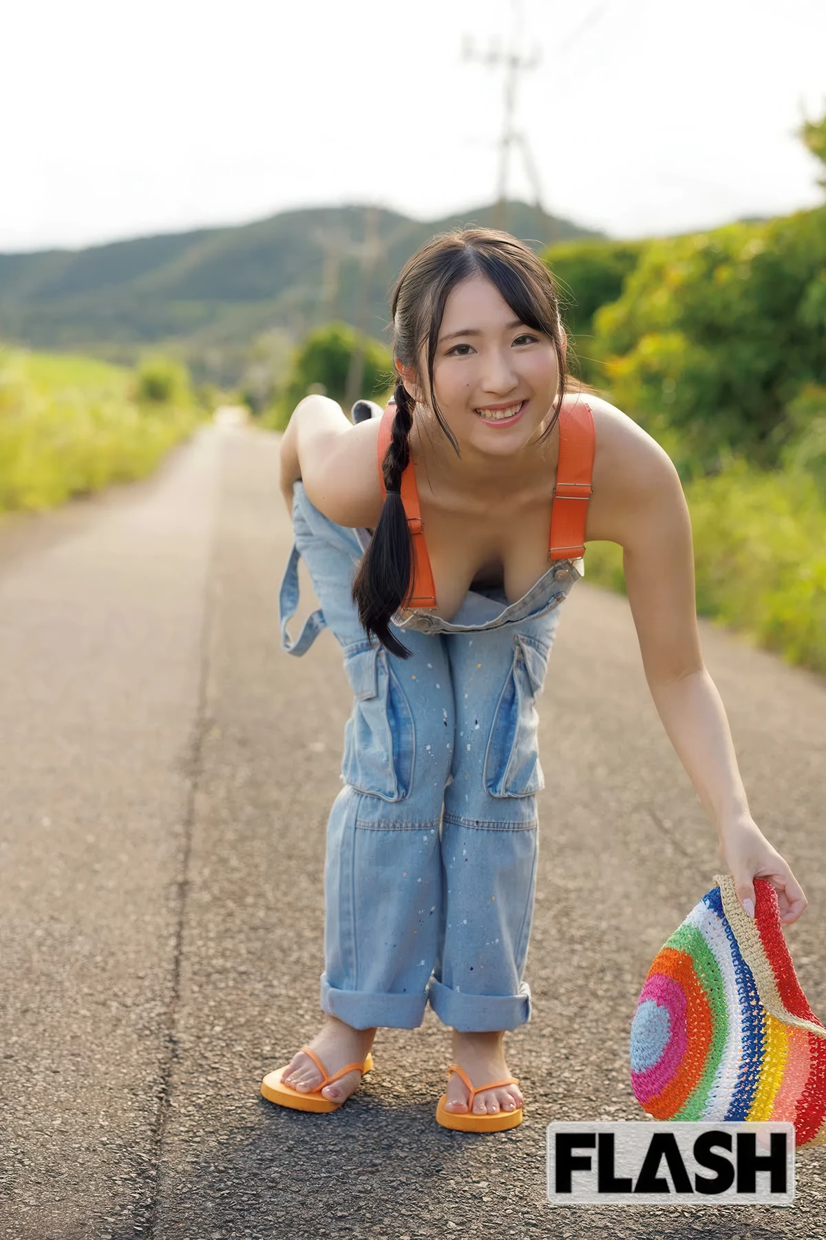 Marina Yakuno 役野満里奈, FLASH 2025.12.23 (フラッシュ 2025年12月23日号)