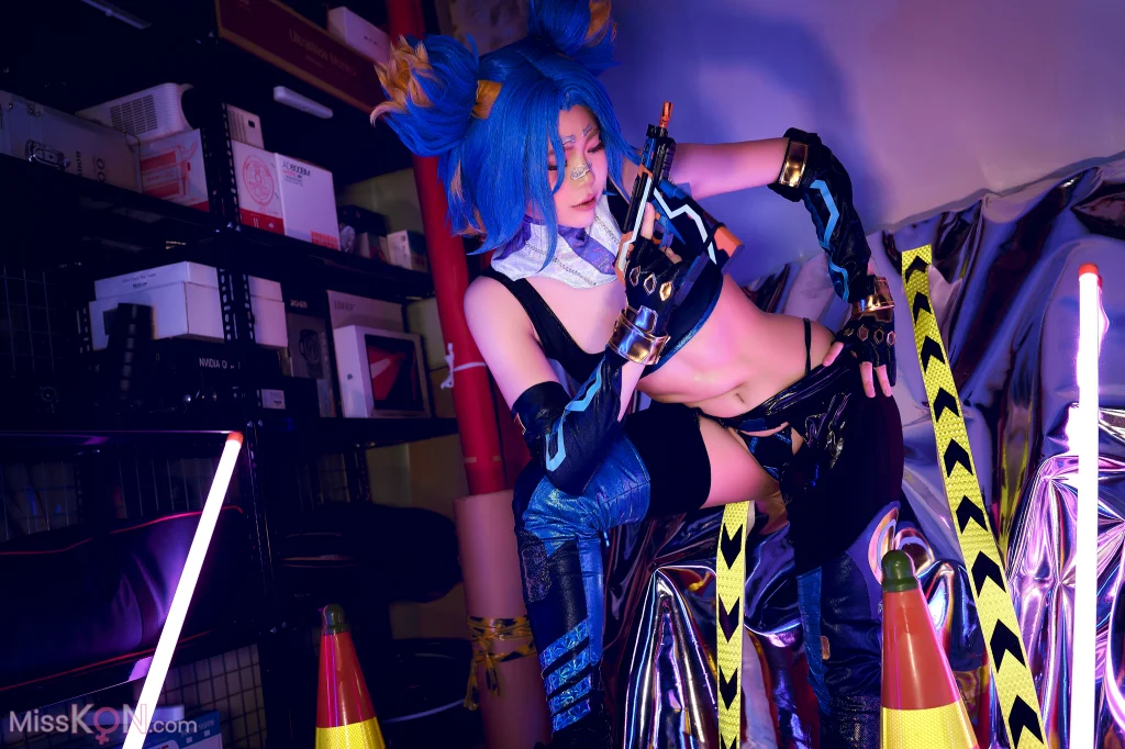 Coser@ZinieQ_ Valorant 无畏契约-霓虹+S