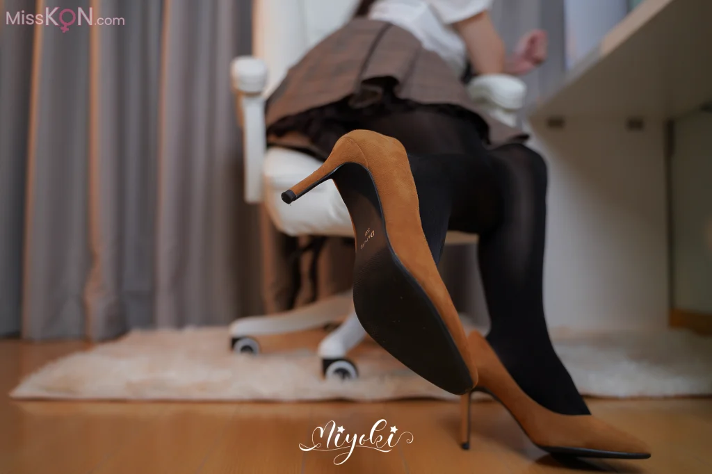 Coser@铃木美咲 (Misaki Suzuki)_ 美人女教师想和我谈恋爱？骗人的吧！第二话