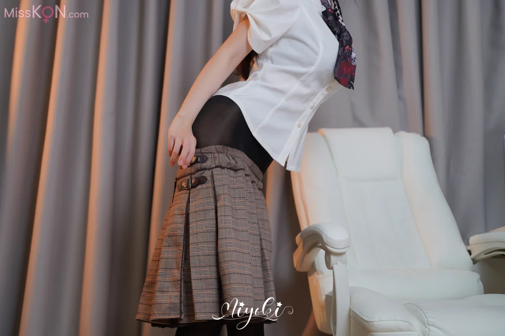 Coser@铃木美咲 (Misaki Suzuki)_ 美人女教师想和我谈恋爱？骗人的吧！第二话