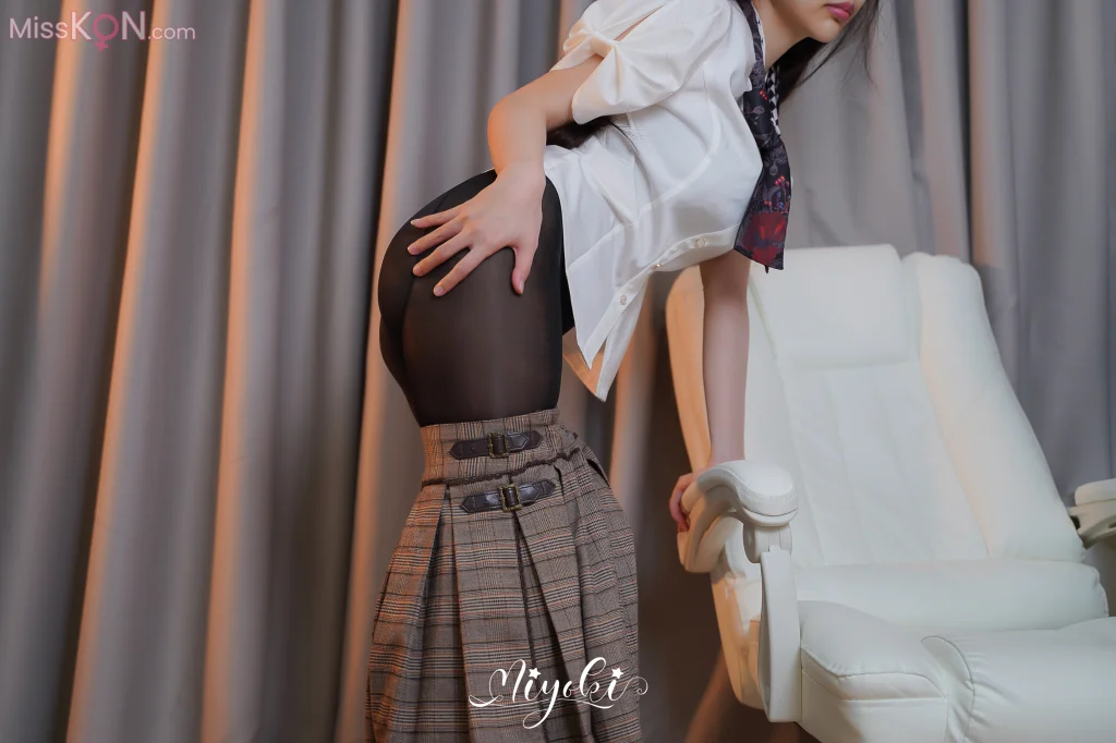 Coser@铃木美咲 (Misaki Suzuki)_ 美人女教师想和我谈恋爱？骗人的吧！第二话
