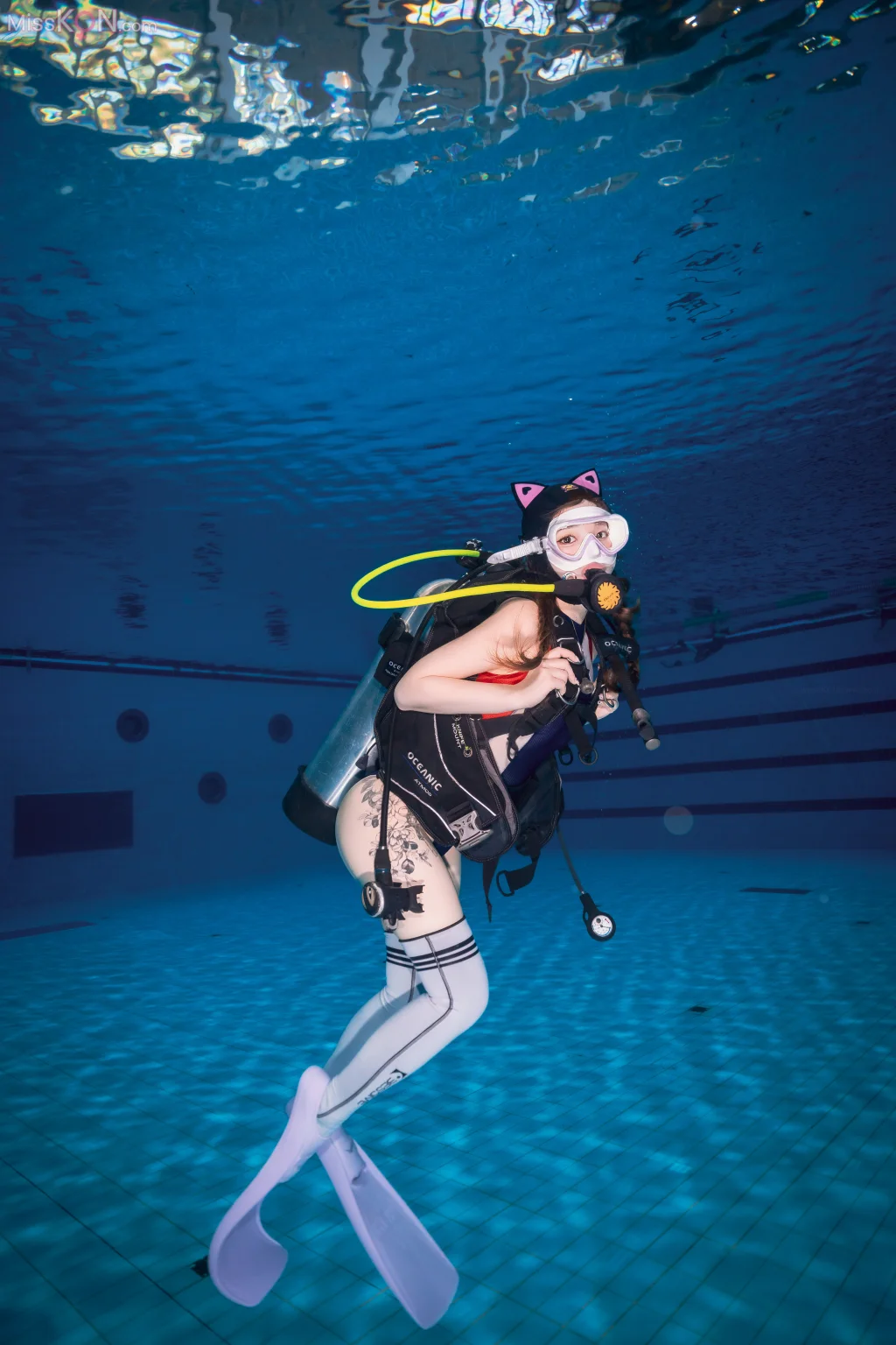 DJAWA Photo_ Son Ye-Eun (손예은) – Swimming Lessons Underwater