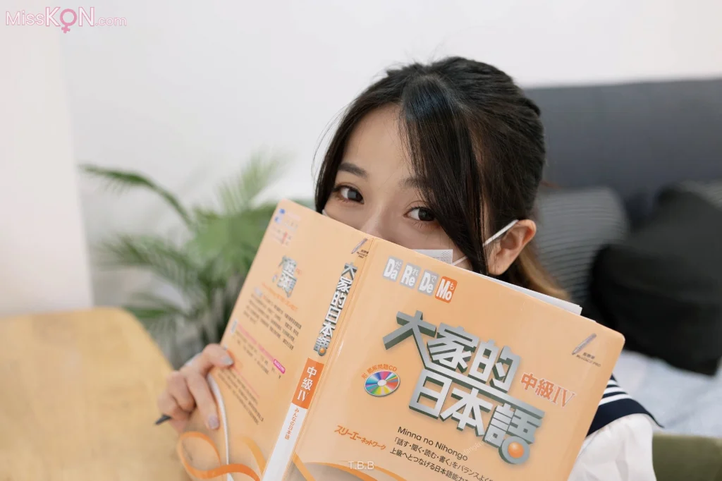 [ED Mosaic] 上学忘记穿内裤的清纯学妹