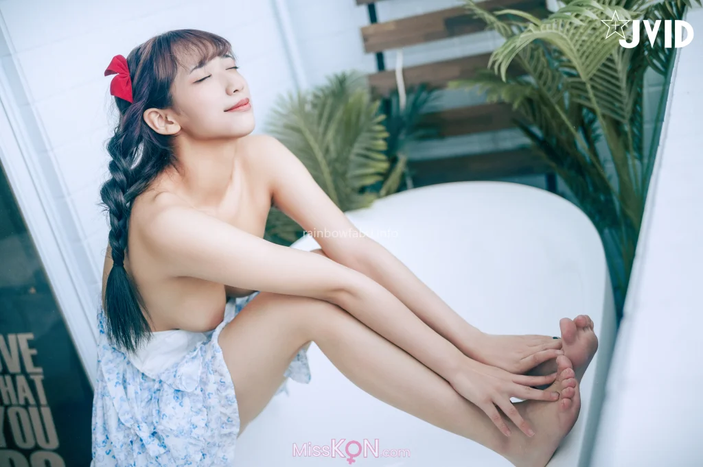 [JVID] 吳紫欣_ 戀愛感爆棚的野餐約會－紫欣❤️女友洋裝的肩帶滑下來了😳那乾脆就別穿了吧😍