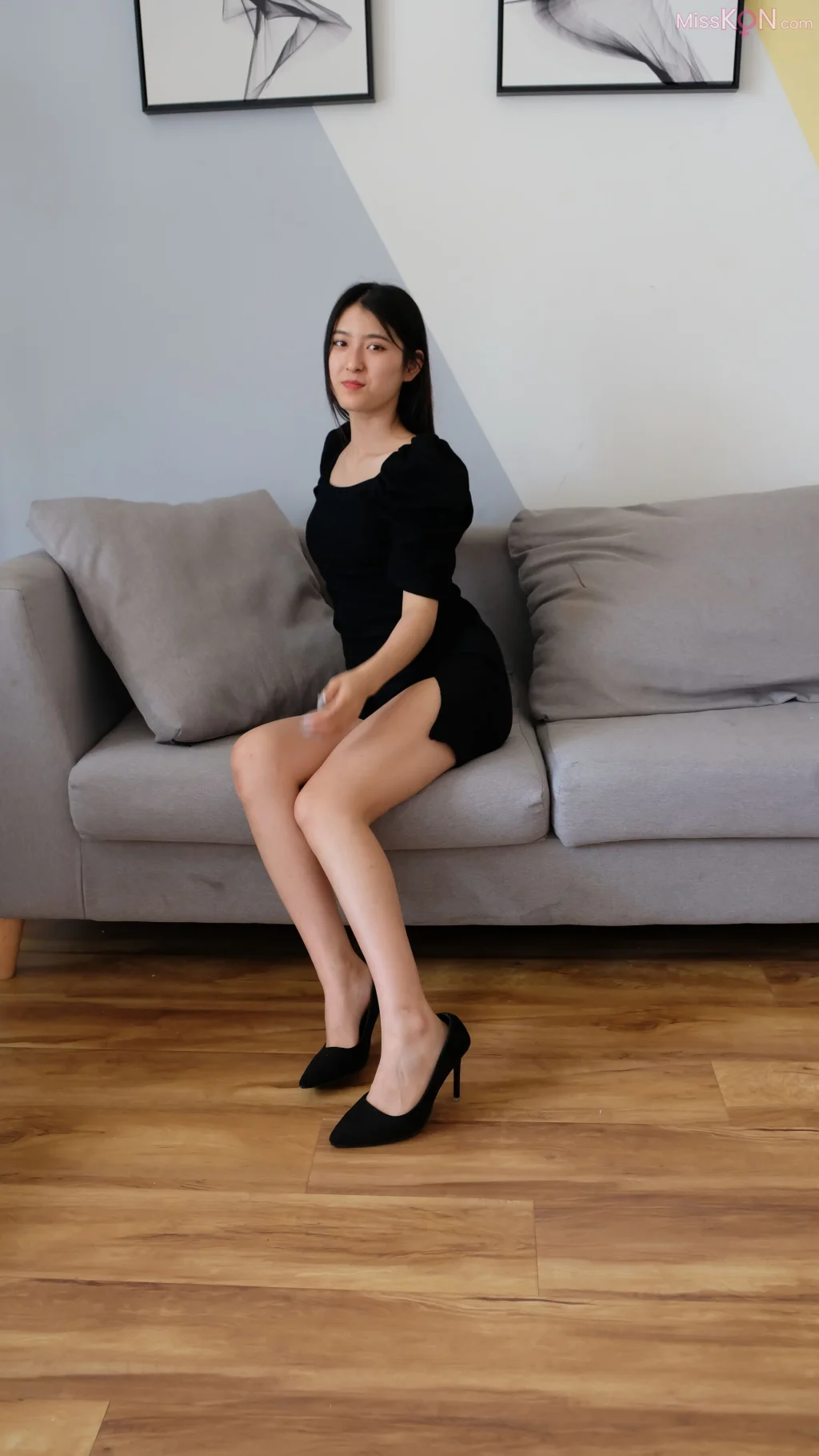 [Private Photoshoot] 何蕊_ 长腿御姐女神 全尺度私拍