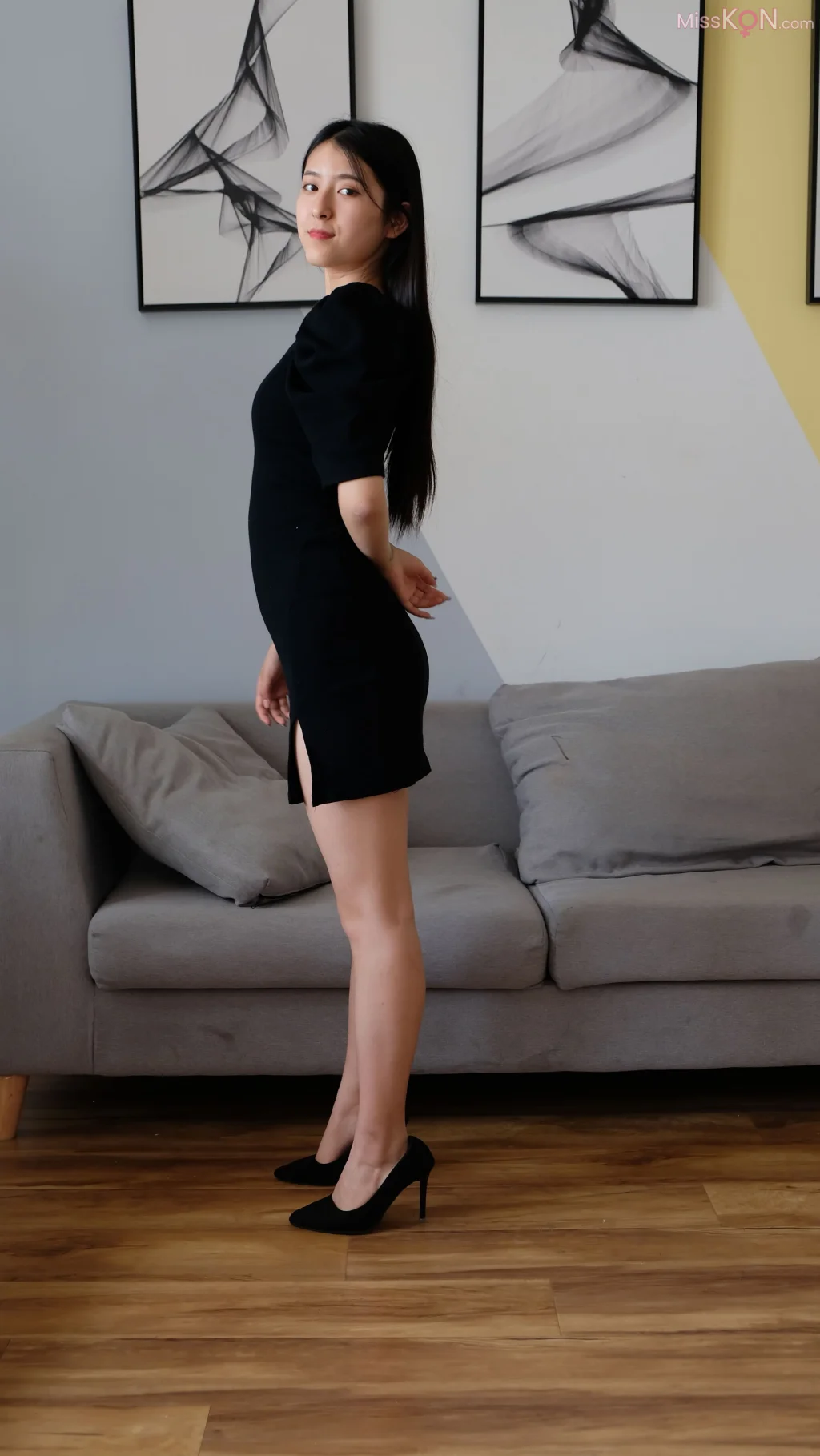 [Private Photoshoot] 何蕊_ 长腿御姐女神 全尺度私拍