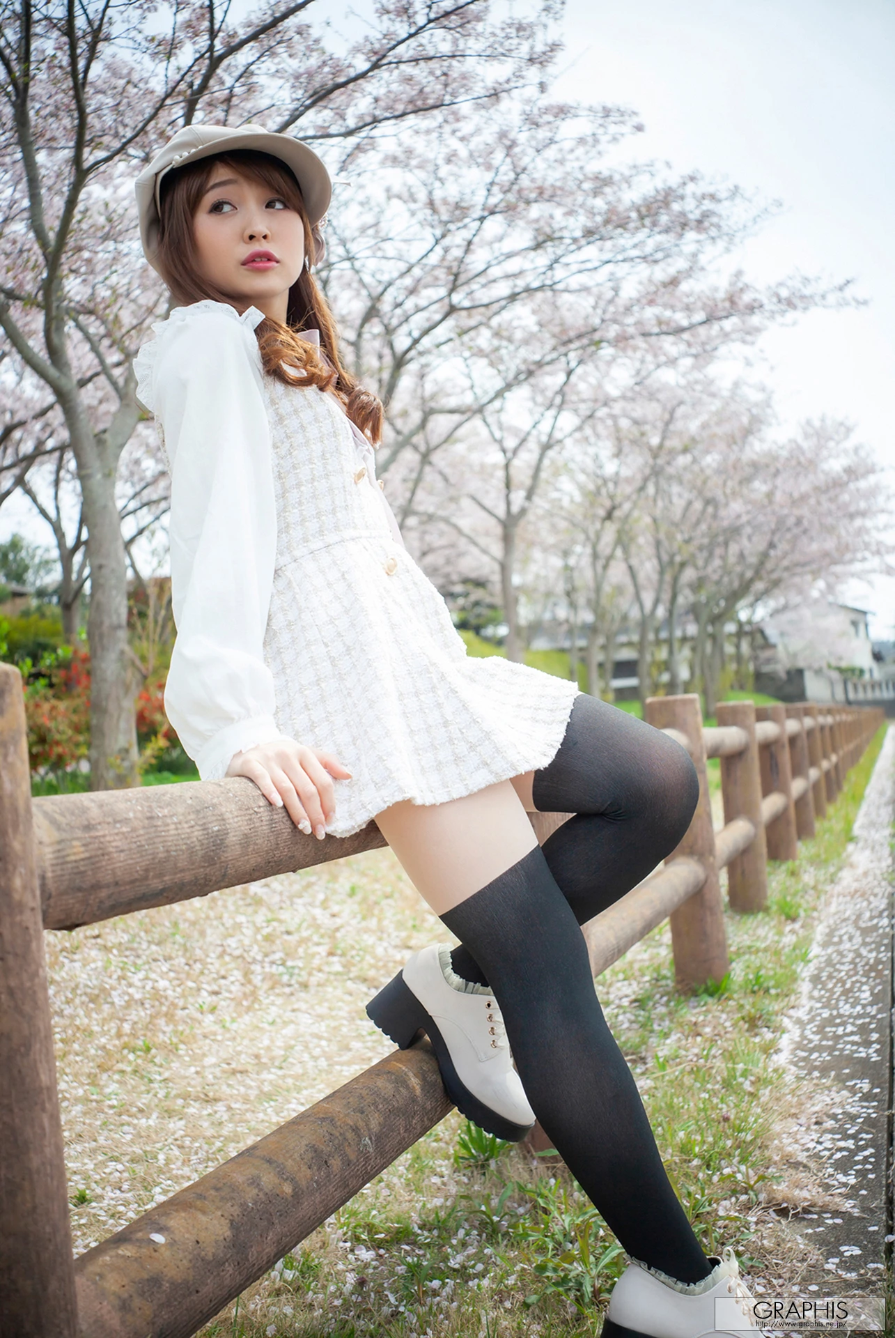 Alice Shiina 椎菜アリス, Graphis Spring Special 「Love me do!」 Vol.03